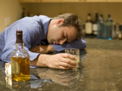 Что делать если алкоголик не хочет лечится